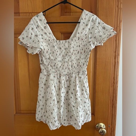 Storia Floral Flutter Sleeve Button Front Romper - Picture 5 of 5